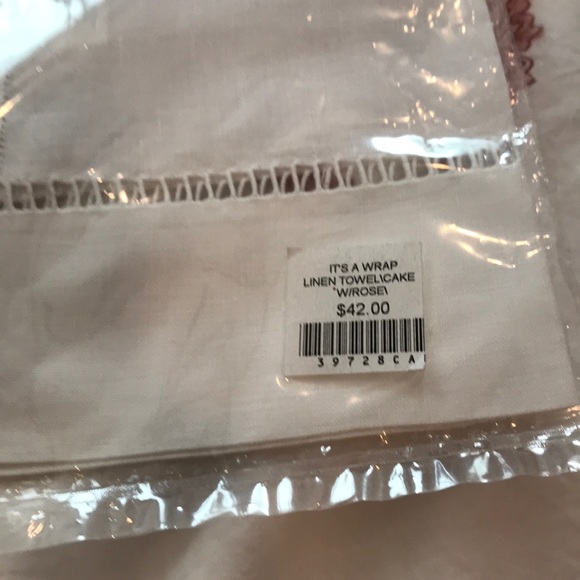 Wedding Cake Hand Embroidered Linen Towel - Picture 3 of 4